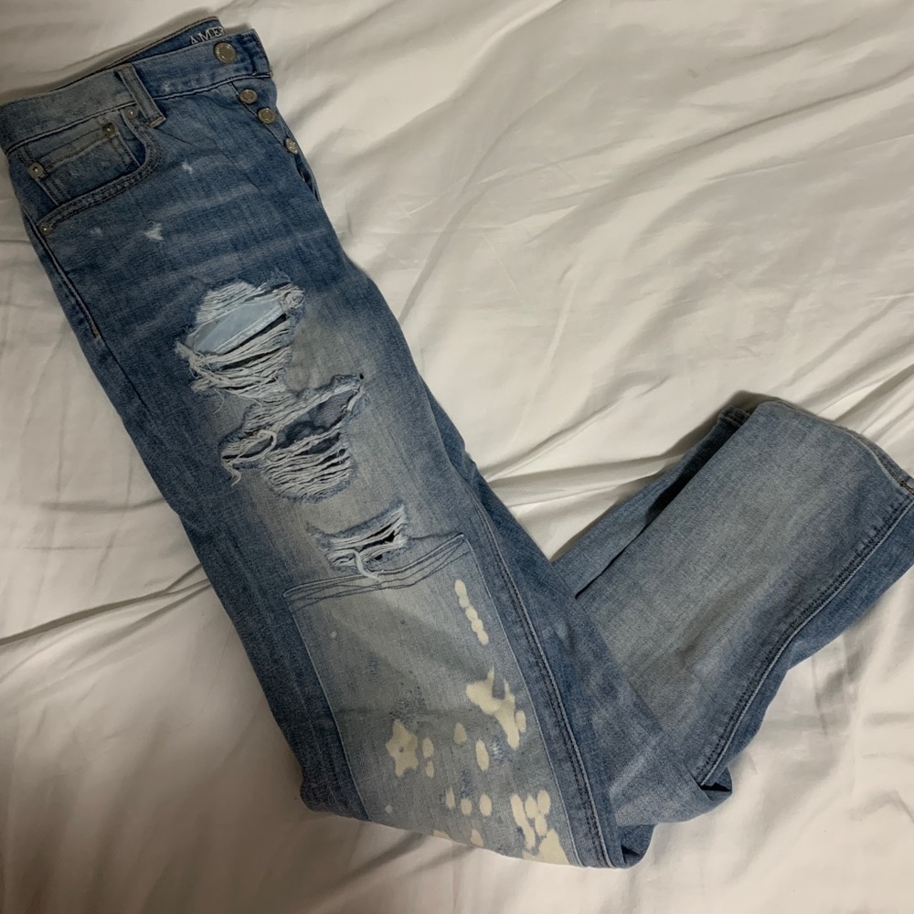 Distressed light wash high waisted jeans.